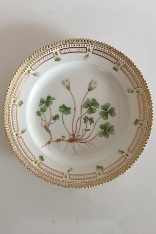 Royal Copenhagen Vintage Flora Danica Luncheon Plate No 3550