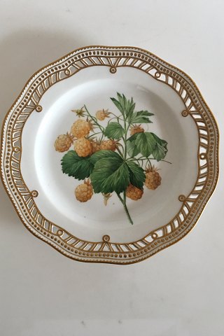 Royal Copenhagen Flora Danica Fruit Plate No 429/3584. Measures 22cm and is in 
perfect condition. Pre 1900  No 109