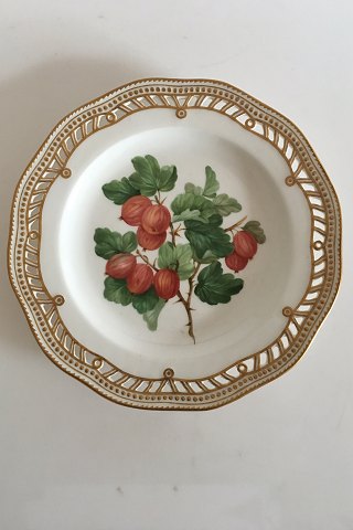 Royal Copenhagen Flora Danica Fruit Plate No 429/3584. Measures 22cm and is in 
perfect condition. Pre 1900  No 100