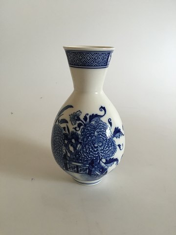 Meissen Vase No 1170 with chinese motif
