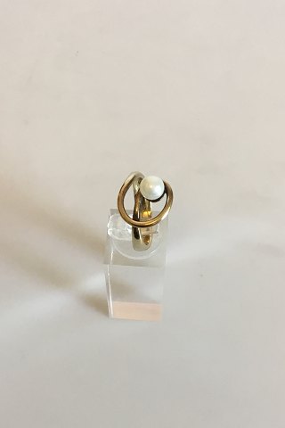Gold ring with Pearl in 9K gold.