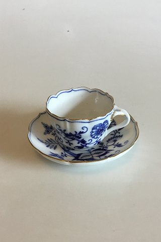 Meissen Blue onion with gold edge Coffee cup and saucer