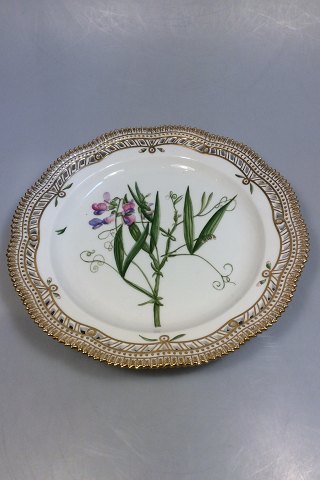 Royal Copenhagen Flora Danica Plate with pierced border No 20/3526