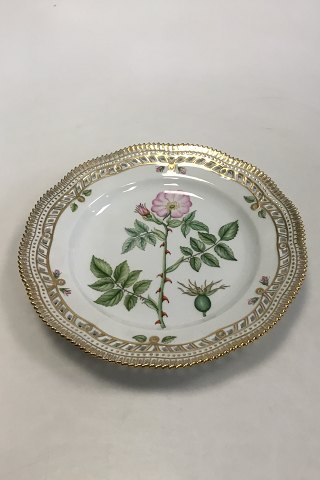 Royal Copenhagen Flora Danica Plate with pierced border No 20/3553