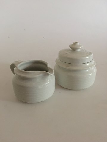 Arabia Finland Creamer and Sugarbowl with lid in Stoneware-porcelain