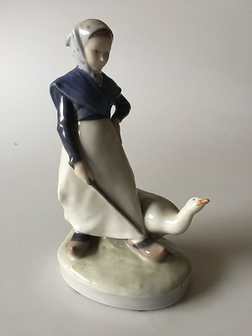 Royal Copenhagen Figurine Goose Girl No 528