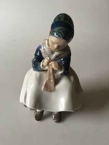 Royal Copenhagen Figurine Girl Knitting No. 1314