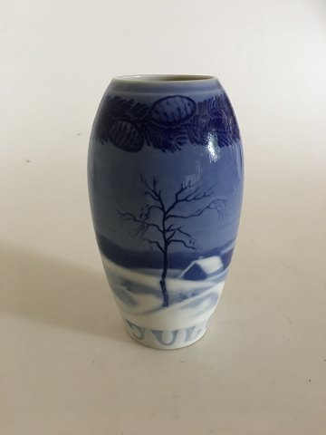 Bing & Grondahl Christmas Vase from 1917