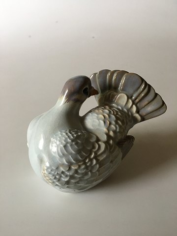 Royal Copenhagen / Aluminia Figurine Pigeon Galapagos No. 475/2952
