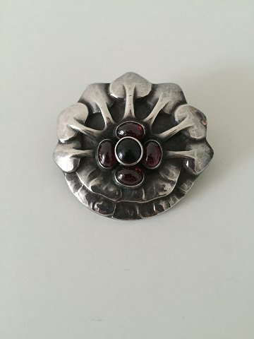 Georg Jensen Early Brooch with stones from 1904-1908