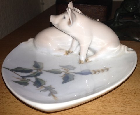 Royal Copenhagen Art Nouveau Dish with two pigs No 1233/953