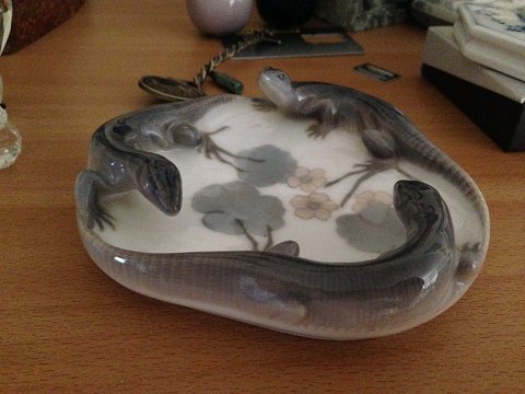 Royal Copenhagen Art Nouveau Lizard dish with 3 lizards 17/26