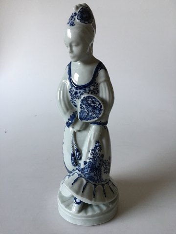 Royal Copenhagen Georg Thylstrup Figurine of Lady with Mirror No 1529