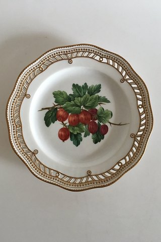 Royal Copenhagen Flora Danica Fruit Plate No 429/3584. Measures 22cm and is in 
perfect condition. Pre 1900   No 111