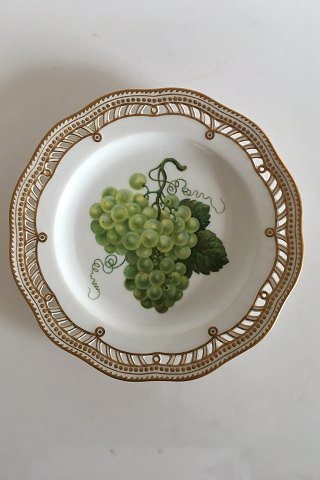 Royal Copenhagen Flora Danica Fruit Plate No 429/3584. Measures 22cm and is in 
perfect condition. Pre 1900  No 106