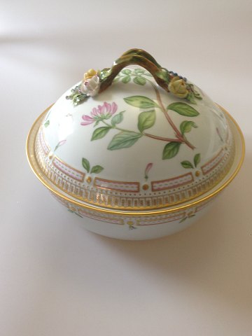 Royal Copenhagen Flora Danica Lidded Bowl No 174/3568