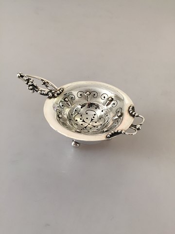 Georg Jensen Teastrainer and holder in silver No 77