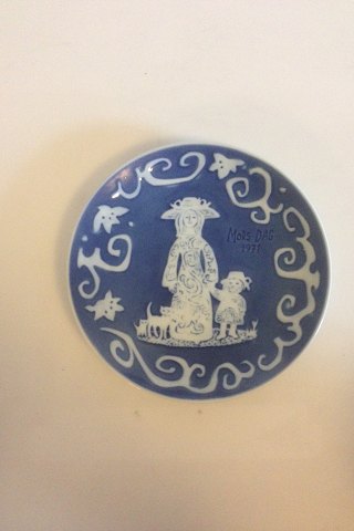 Royal Copenhagen Mothers Day Plate from 1971