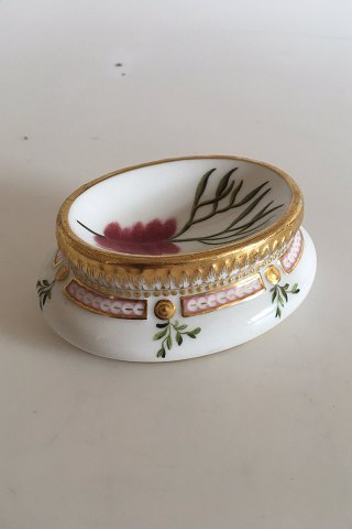 Early Royal Copenhagen Flora Danica Salt Dish No 3557 from 1870