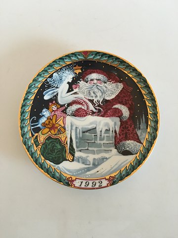 Bing and Grondahl Santa Claus Collection 1992 Plate - Santa on the Roof