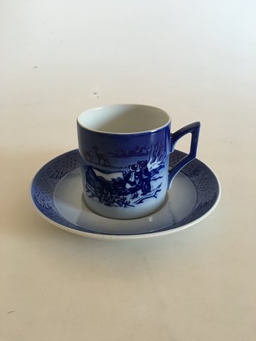 Royal Copenhagen Christmas Cup from 2002
The motif is the same as on the Christmas Plate.
The cup will hold 1,5dl