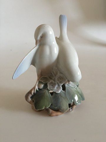 Royal Copenhagen Figurine of Lovebirds No 402