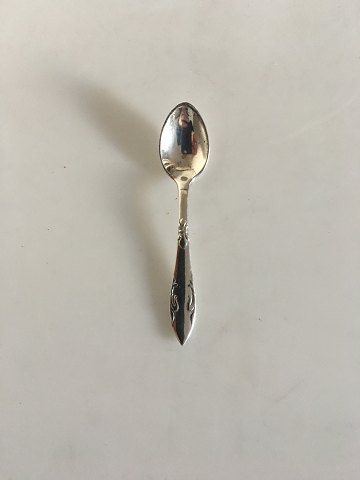 Delt Lilje Silver Salt Spoon Frigast