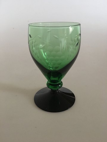 "Jane" Blackfooted White Wine Glass with Green Bouquet and ingraved grapes. Holmegaard.