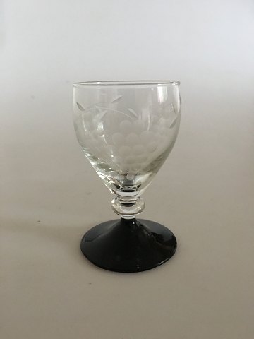 "Jane" Blackfooted Porter Glass with ingraved grapes. Holmegaard