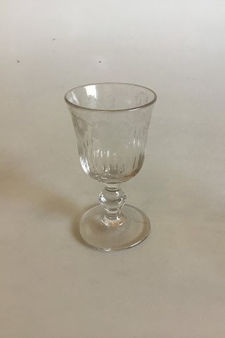 Wine Glass with Bell-Shaped Cuppa and Wine Leaves