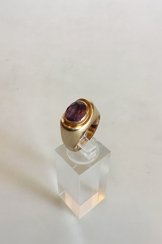 Gold Ring with Amethyst. 14 K.