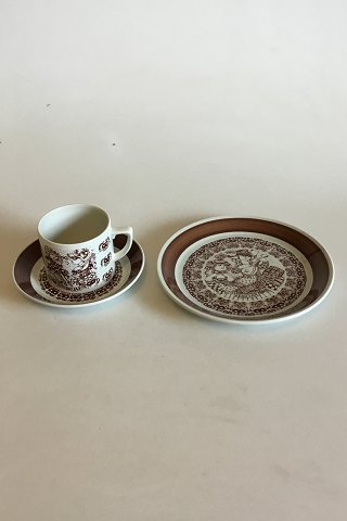 Bjorn Wiinblad, Nymolle February Month Cup No 3513, Saucer and Cake Plate No 
3520
