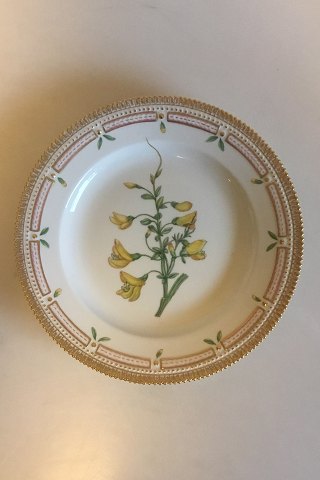 Royal Copenhagen Flora Danica Plate No 20/3549