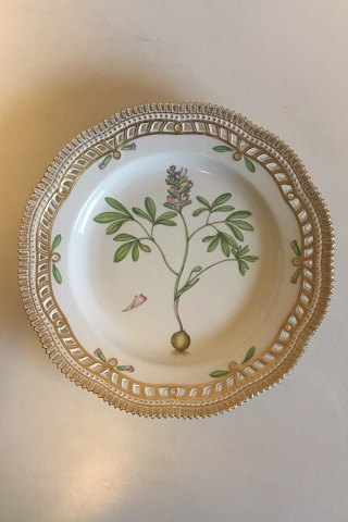 Royal Copenhagen Flora Danica Plate with pierced border No 20/3553