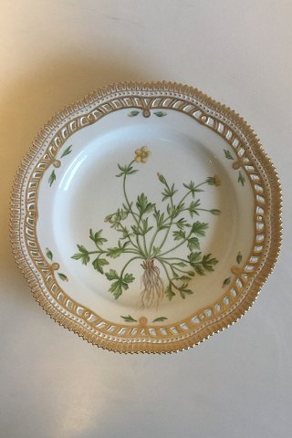 Royal Copenhagen Flora Danica Plate with pierced border No 20/3553