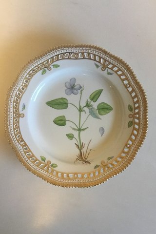 Royal Copenhagen Flora Danica Plate with pierced border No 20/3553