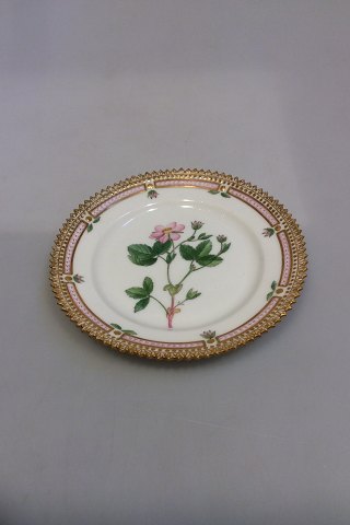 Royal Copenhagen Flora Danica Cake Plate No 20/3552