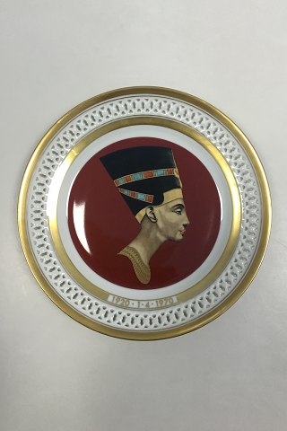 Bing & Grondahl Plate with Profile of Nefertiti. With pierced edge and gold. No. 26A