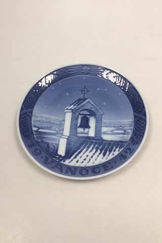 Royal Copenhagen Christmas Plate from 1942 with Czech inscription "Vanoce"