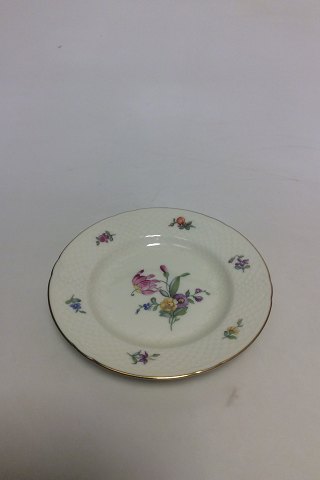 Bing & Grondahl Saxon Flower, Creme Side Plate no 28A