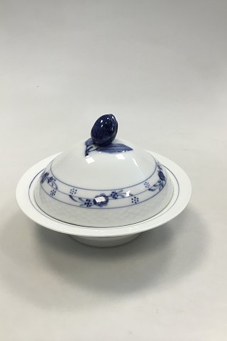 Royal Copenhagen Rosebud little Round lidded bowl No 8154