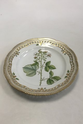 Royal Copenhagen Flora Danica Plate with pierced border No 20/3553