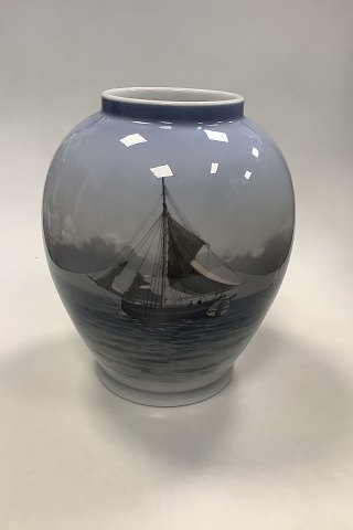 Royal Copenhagen Art Nouveau Vase with ship No 1465 / 353