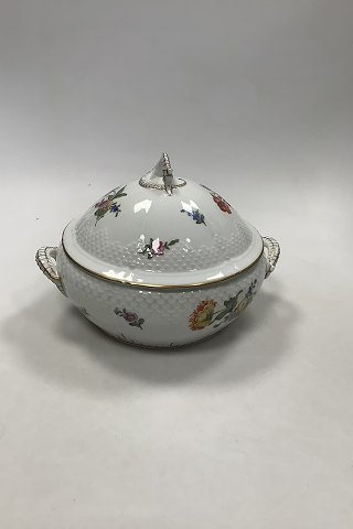 Bing and Grondahl Saxon Flower, White Tureen/Lidded Bowl No 5/512