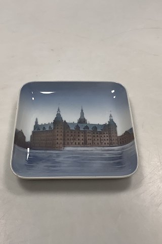 Bing & Grondahl Dish 455 Series Frederiksborg Castle No. 537