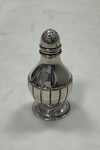 Smaller salt or pepper shaker in silver 19th. Century