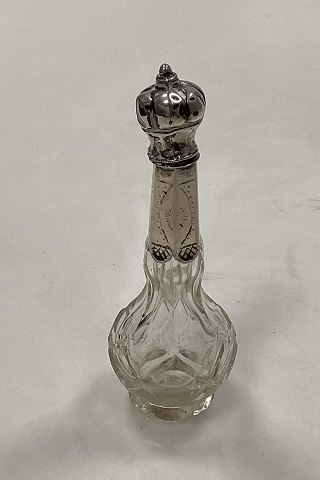 Perfume bottle in glass with silver mounting 19th century.