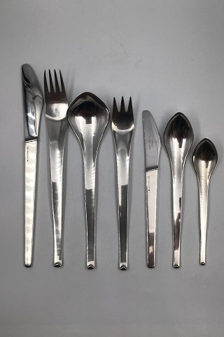 Hans Hansen Sterling Silver Linje Set 12 People. (84 pcs)
