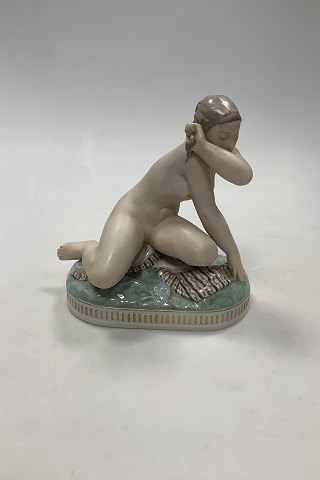 Royal Copenhagen Figurine Susanne No 2423. Designed by Gerhard Henning