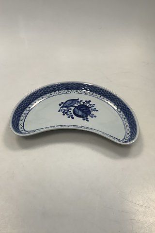 Royal Copenhagen / Aluminia Blue Tranquebar Crescent Shape dish No 1115